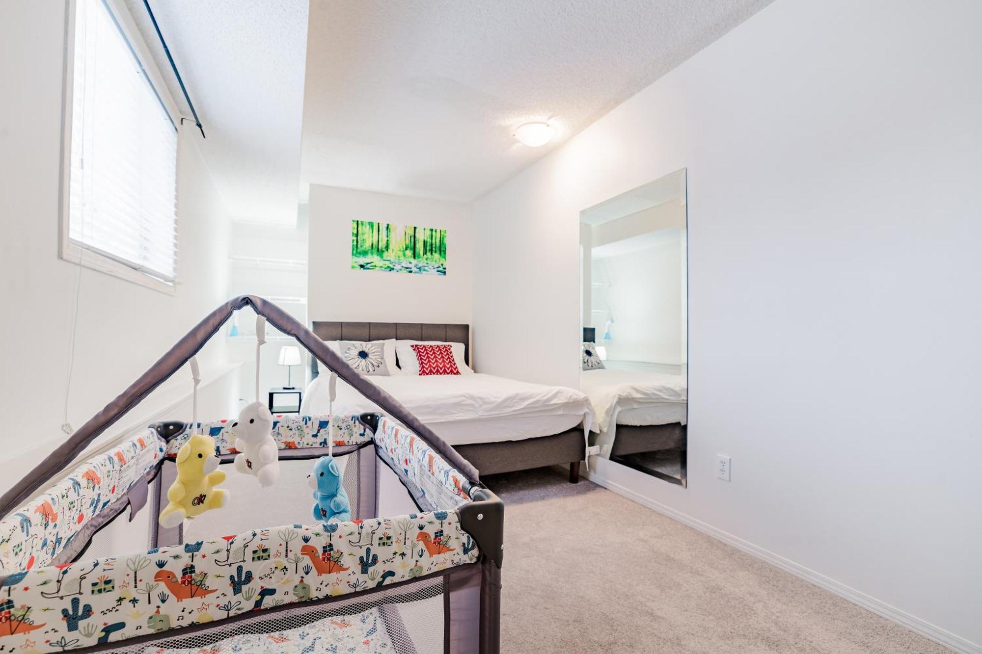 Appartement Walkout Basement Suite, 2 Bdr 4bd, Bright And Spacious *