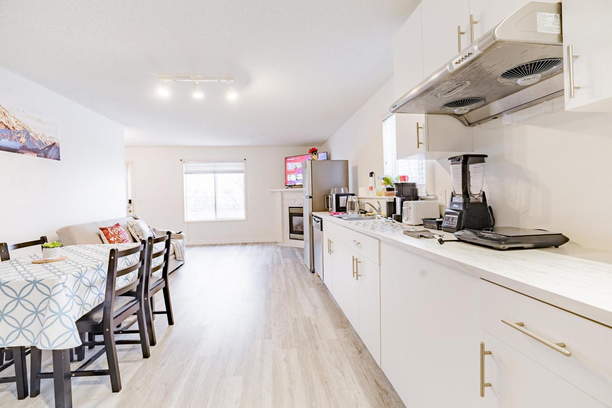 Appartement Walkout Basement Suite, 2 Bdr 4bd, Bright And Spacious