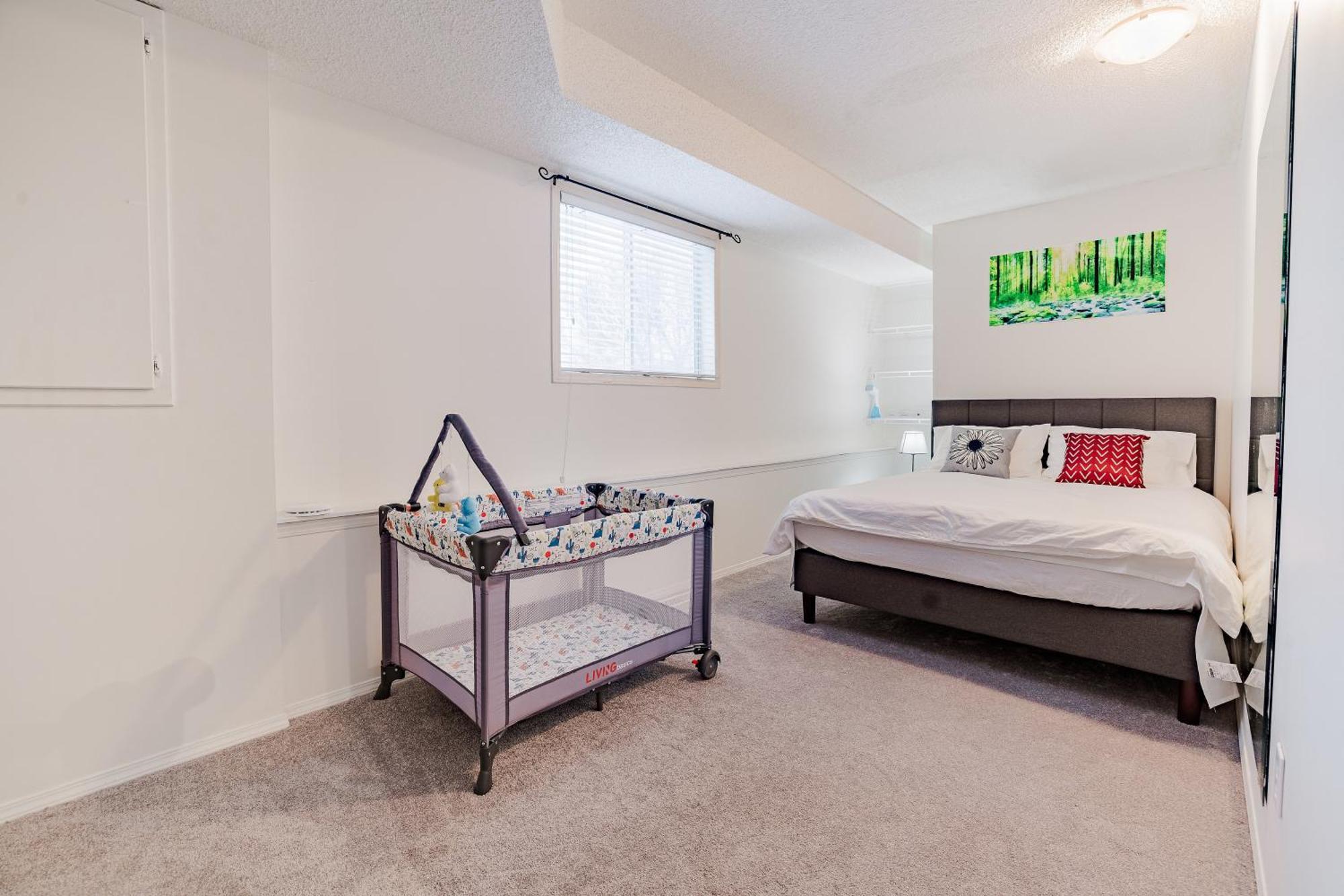Appartement Walkout Basement Suite, 2 Bdr 4bd, Bright And Spacious *